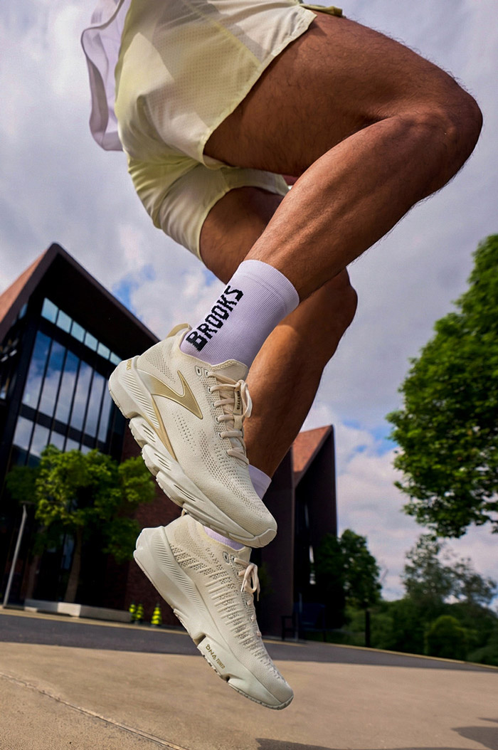 布鲁克斯2026全新椰奶色Glycerin甘油Flex跑鞋优雅登场图片1
