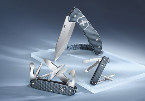 维氏发布2026全新铝面限量款冰川蓝折叠军士刀