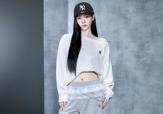 MLB发布2026限定胶囊系列 KARINA演绎广告大片