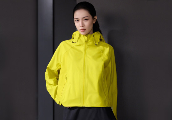 钟楚曦同款出圈！RAPIDO O-LINE冲锋衣解锁早春穿搭新范式