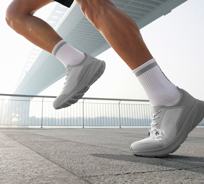 通勤慢跑一键适配！迪桑特2026新款EASE STRIDE AERO跑鞋发布图片1