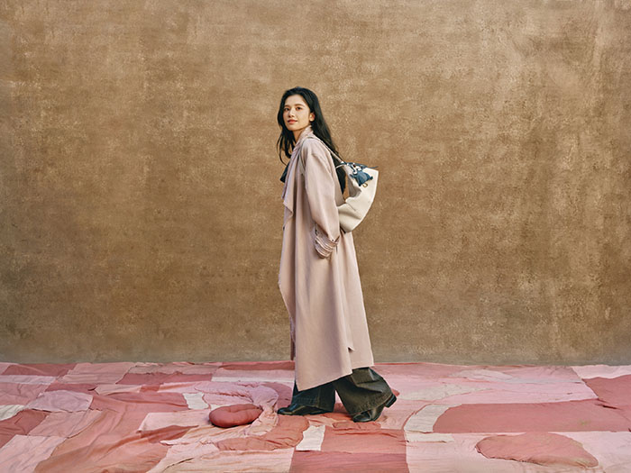 山下有松曝光张婧仪演绎循迹系列软枕hobo腋下包全新大片图片1