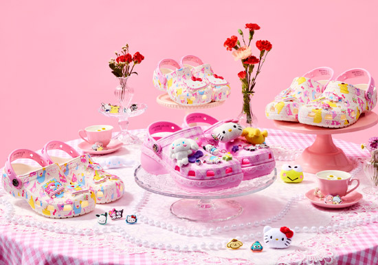 卡骆驰发布Hello Kitty and Friends联名款洞洞鞋