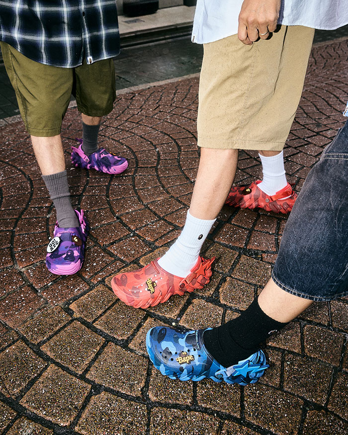 2026年BAPE x CROCS联名款洞洞鞋即将登陆中国内地图片