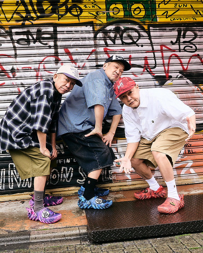 2026年BAPE x CROCS联名款洞洞鞋即将登陆中国内地图片1