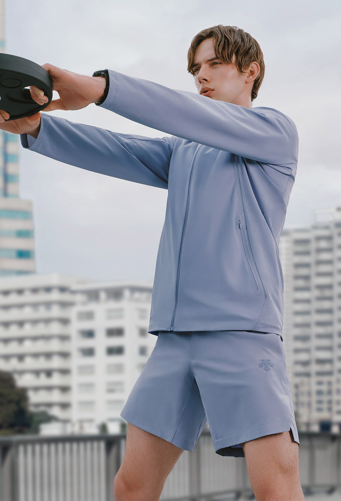 迪桑特推出2026秋季新款TRAINING系列男士运动防晒衣图片1